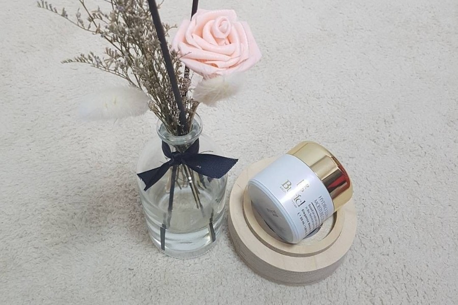 Kem dưỡng trắng da chống lão hóa Buricl Hydro Luminous Perfect Moisture Cream 50ml