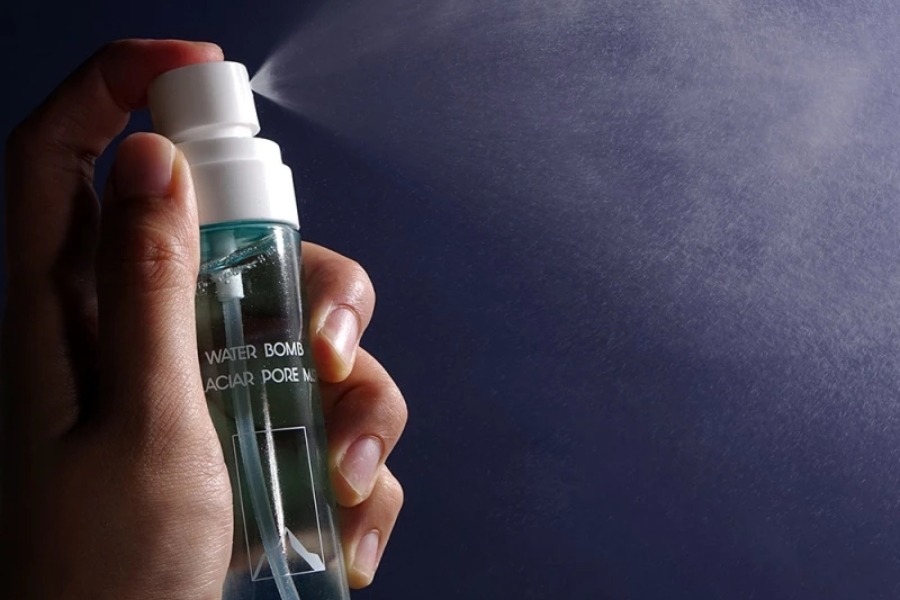 Xịt khoáng dưỡng ẩm Rokkiss Water Bomb Glaciar Pore Mist 100ml