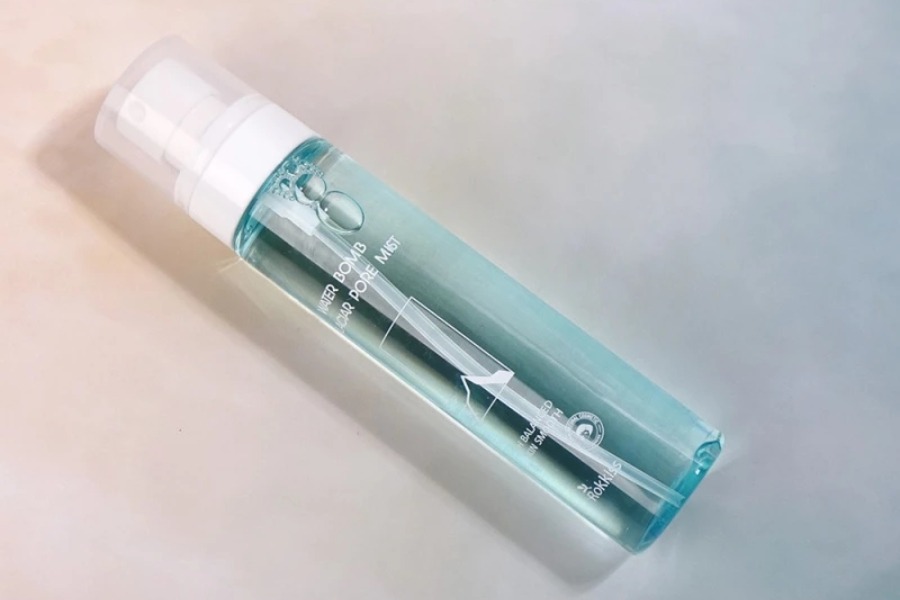Xịt khoáng dưỡng ẩm Rokkiss Water Bomb Glaciar Pore Mist 100ml