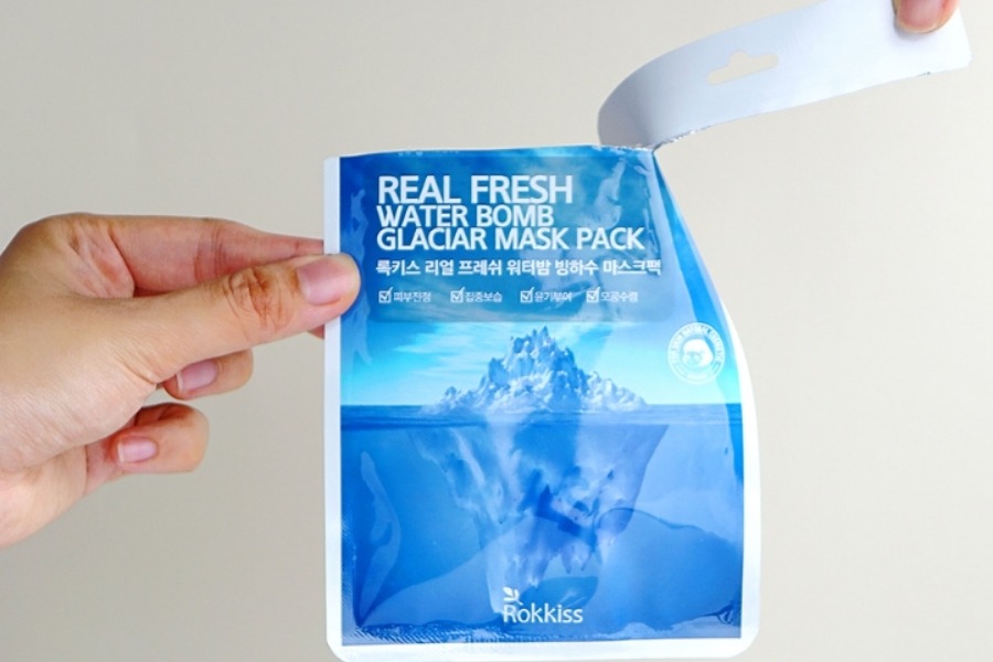 Mặt nạ đường ẩm Rokkiss Real Fresh Water Bomb Glaciar Mask Pack 223g